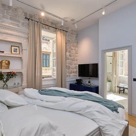 Bota Palace Bed and Breakfast