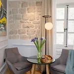 Bota Palace Bed & Breakfast