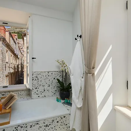 Couette-café Bota Palace 4*