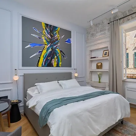 לינה וארוחת בוקר Bota Palace 4*