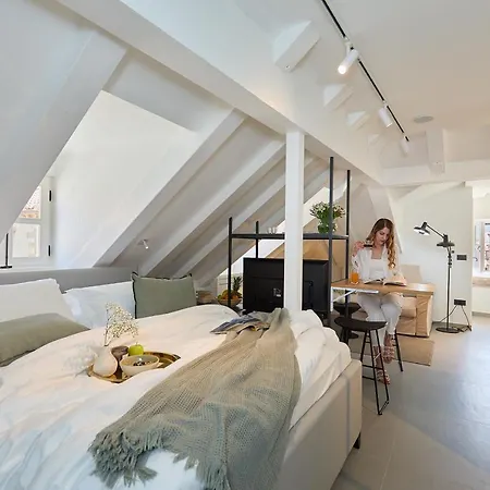 Bota Palace B&B