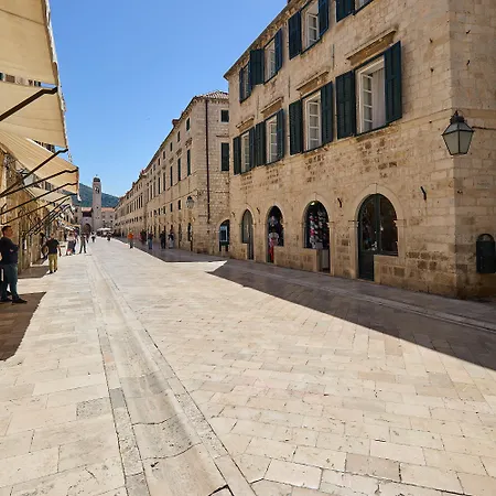 Bota Palace