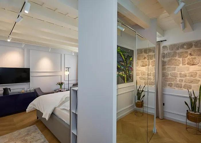 Bota Palace Alojamento de Acomodação e Pequeno-almoço