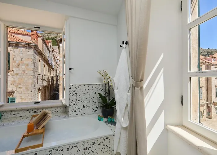 Alojamento de Acomodação e Pequeno-almoço Bota Palace 4*