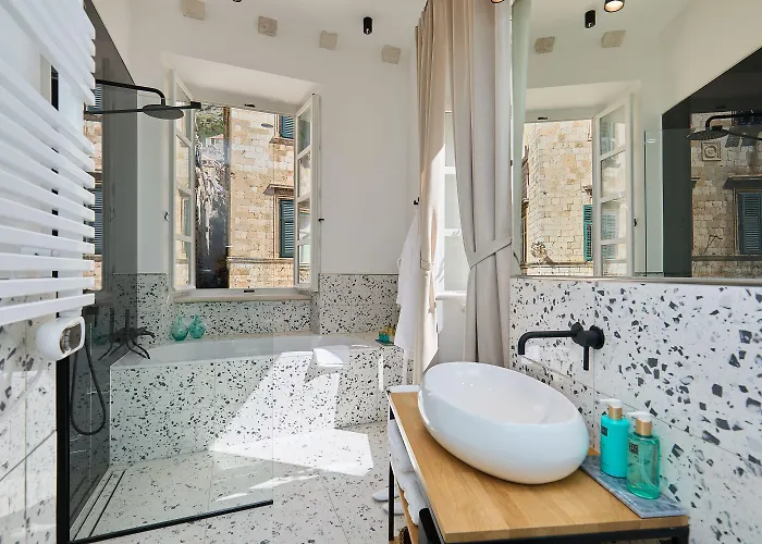 Alojamento de Acomodação e Pequeno-almoço Bota Palace 4*