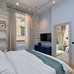 Bota Palace Bed and breakfast